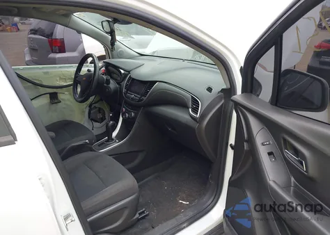 2020 Chevrolet Trax Fwd Ls z USA, uszkodzony, nr VIN KL7CJKSB0LB057048